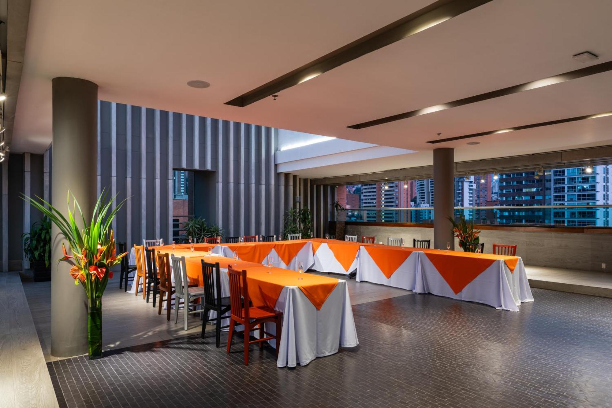 Hotel Holiday Inn Express & Suites Medellin By Ihg Medellín Exterior foto