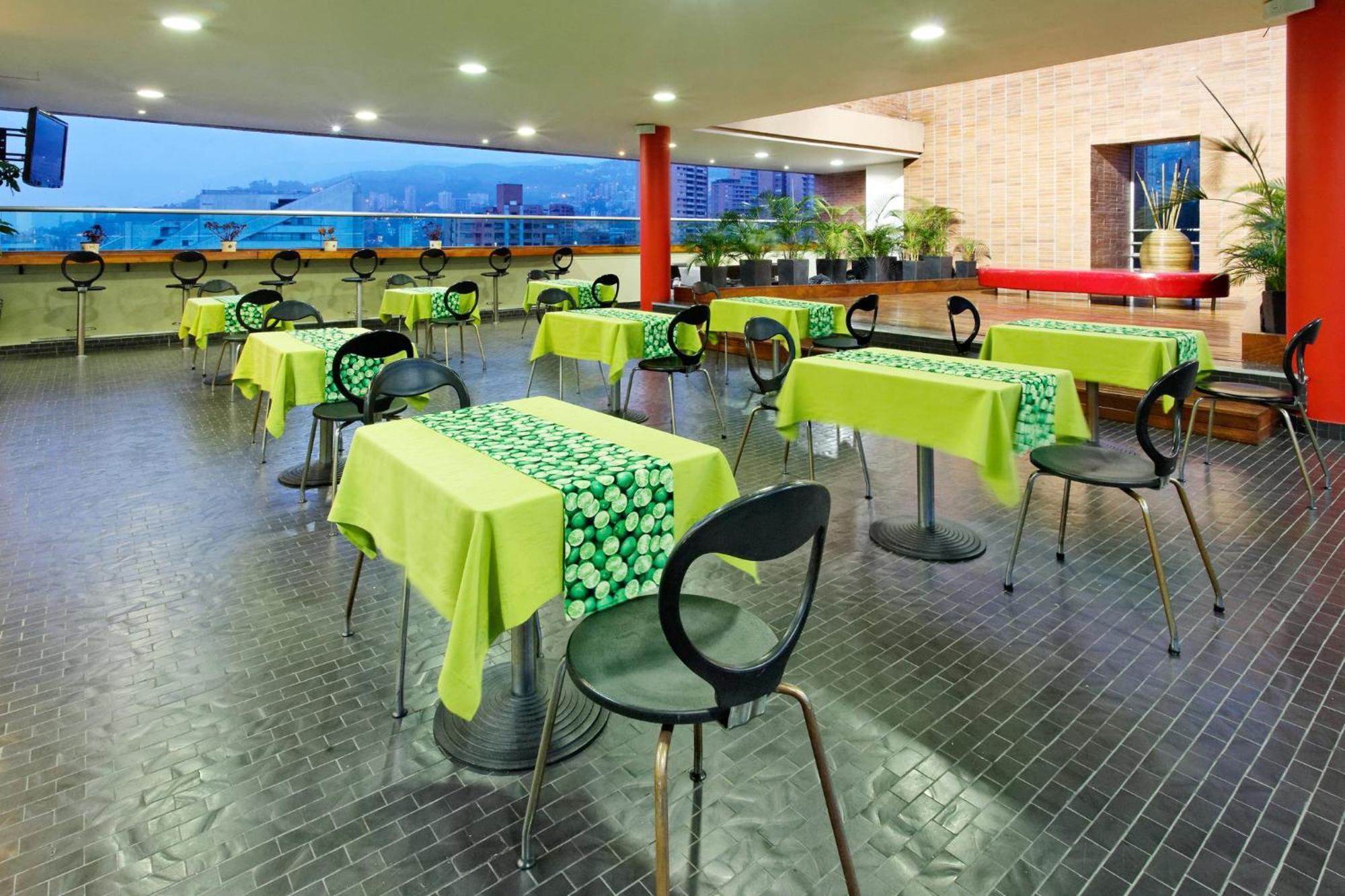 Hotel Holiday Inn Express & Suites Medellin By Ihg Medellín Exterior foto