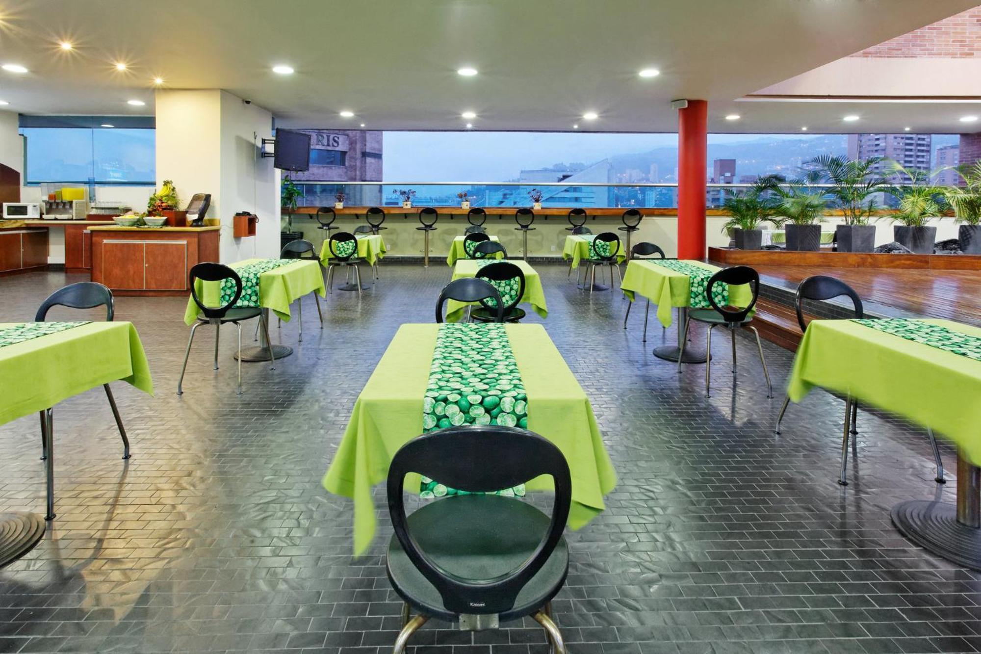 Hotel Holiday Inn Express & Suites Medellin By Ihg Medellín Exterior foto