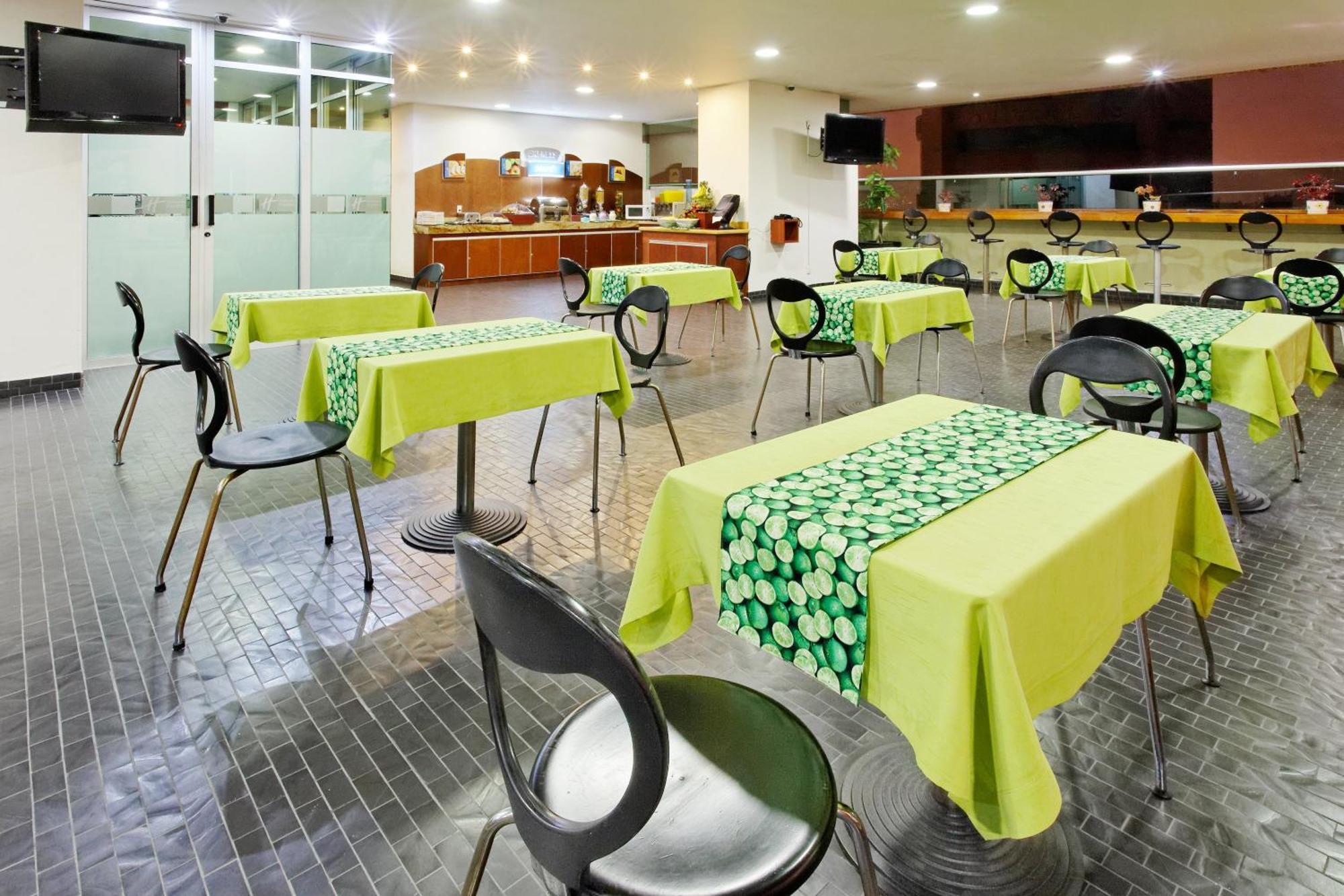 Hotel Holiday Inn Express & Suites Medellin By Ihg Medellín Exterior foto