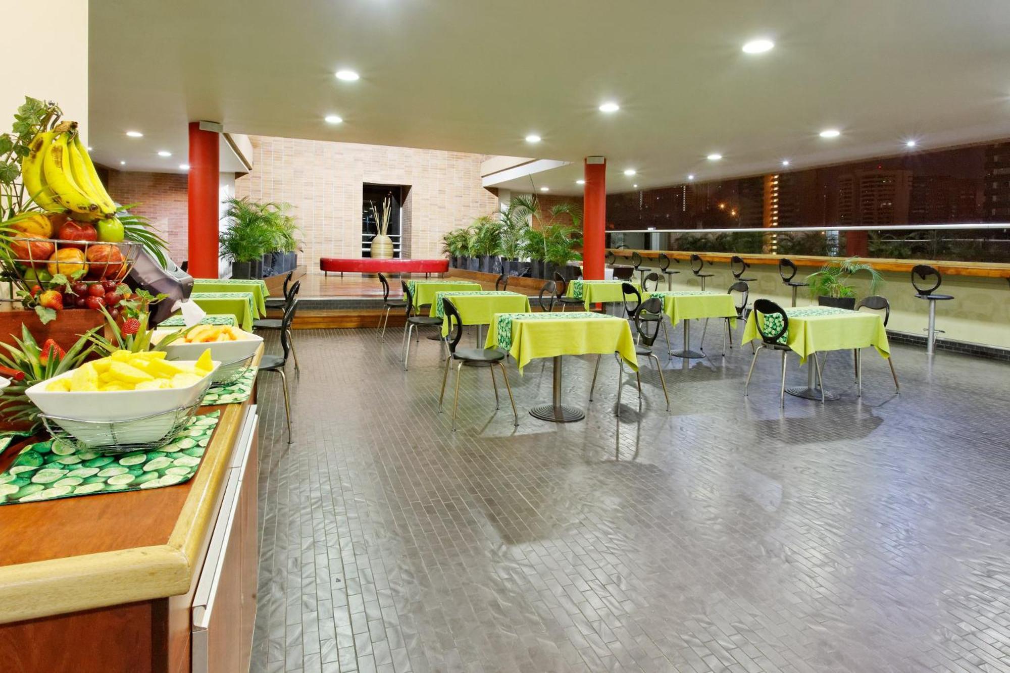 Hotel Holiday Inn Express & Suites Medellin By Ihg Medellín Exterior foto